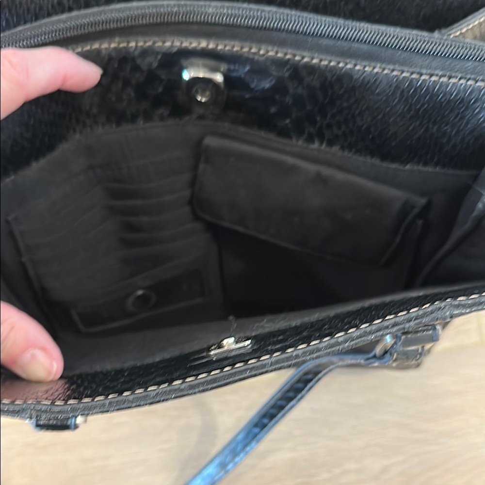 2/$20 PURSE Liz Claiborne Snakeskin Black Handbag 3 Sections Pocket Zipper - Picture 7 of 15